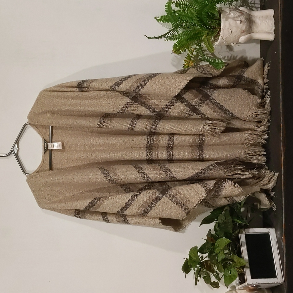 Roots beige and grey plaid poncho, o/s.